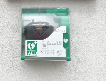 Avtomatski defibrilator